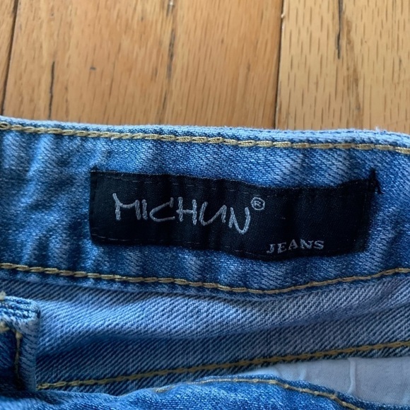 Y2K Low Waisted Demin Shorts with Zipper Detailing, Size 27 - Picture 3 of 5